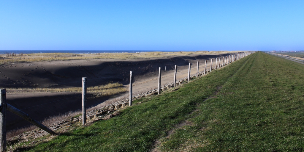 Deich-zwichen-Camperduin-und-Petten